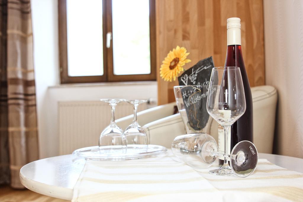 Hotel- Weingut- Moselloreley Piesport Zimmer foto